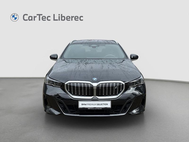 BMW i5 xDrive40 Touring - fotka 13 z 16