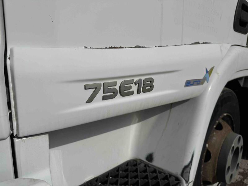 Iveco Eurocargo (2007) 75E18 E4 - plachta - čelo - fotka 13 z 26