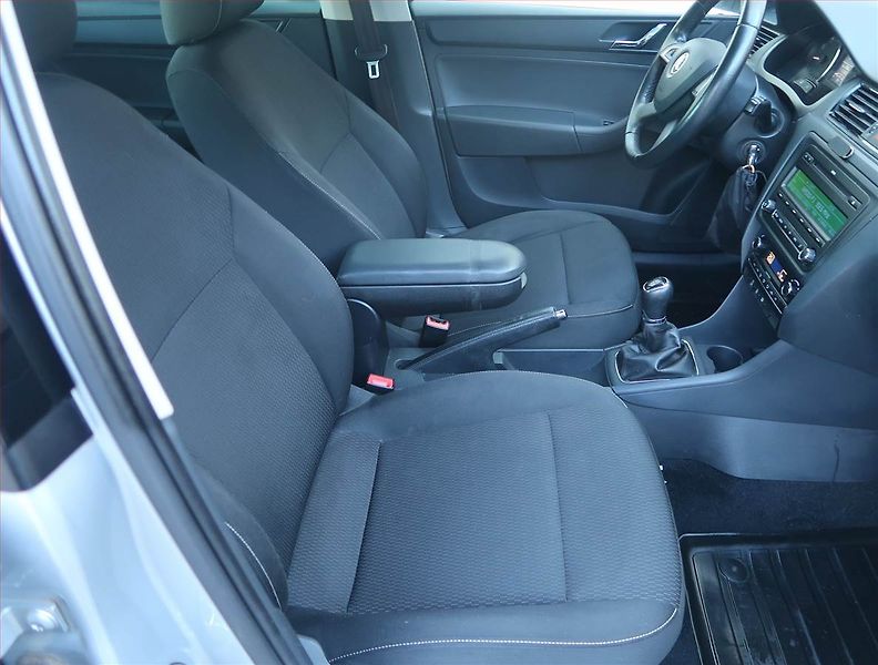 Škoda Rapid (2013) Ambition 1.2 TSI - fotka 9 z 16