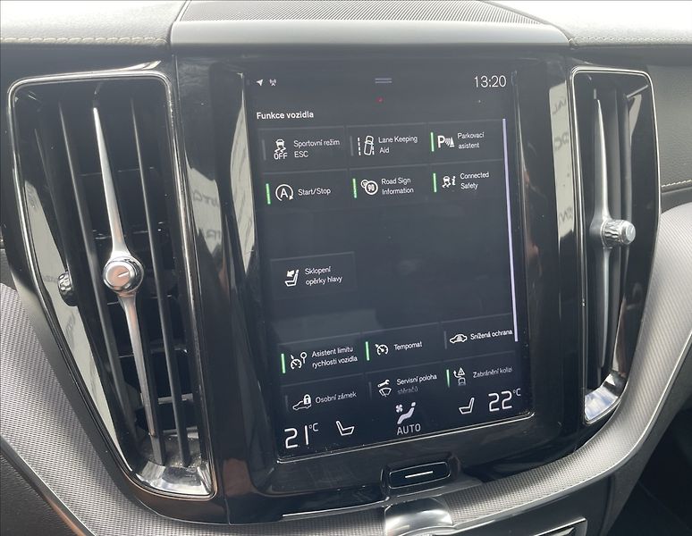 Volvo XC60 2,0 D,140kW,D4,4x4,AUT. R-DESI - fotka 16 z 25