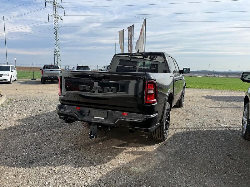 Dodge RAM (2025) 1500 Laramie Night Ed 3.0l - fotka 5 z 10