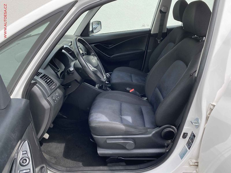 Hyundai ix20 (2013) 1.4i, AC, +kola - fotka 9 z 15