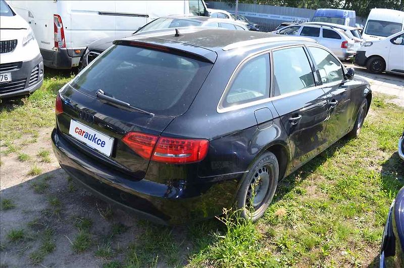 Audi A4 (2010) AVANT 2,0 TDI - fotka 4 z 24