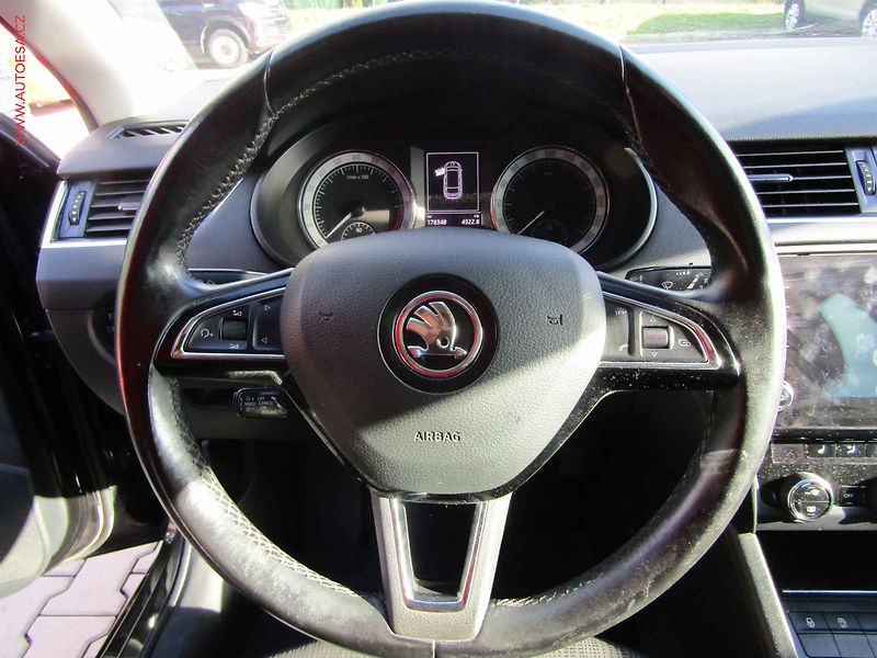 Škoda Octavia (2017) 1.6 TDi, AC, park.čidla - fotka 14 z 14