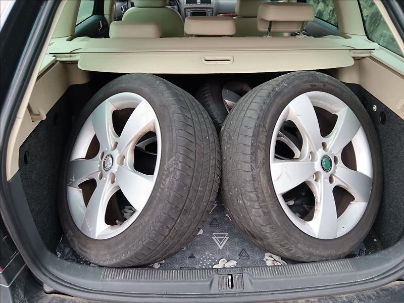 Škoda Octavia 2,0 TDi CR  Elegance - fotka 22 z 22