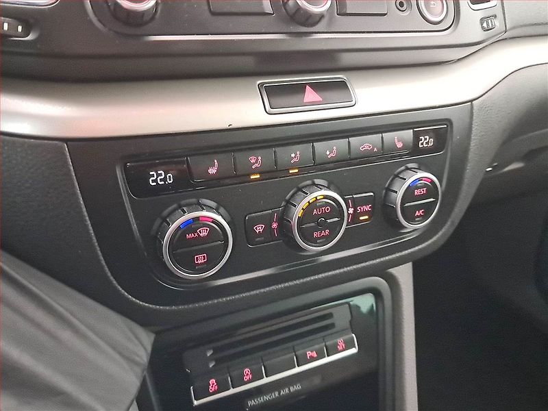 Seat Alhambra (2013) 2.0 TDI, Automat, Navi, Xenony - fotka 13 z 16