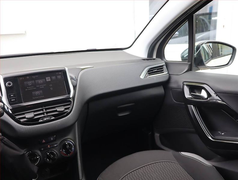Peugeot 208 (2016) 1.2 PureTech, Serv.kniha - fotka 8 z 15