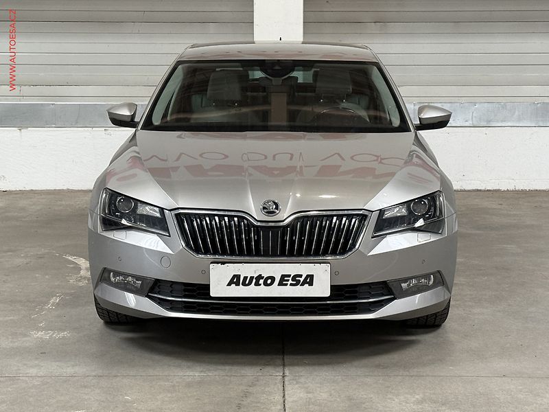 Škoda Superb (2016) 2.0TDi, ČR, L&K, DSG, bixen - fotka 2 z 23