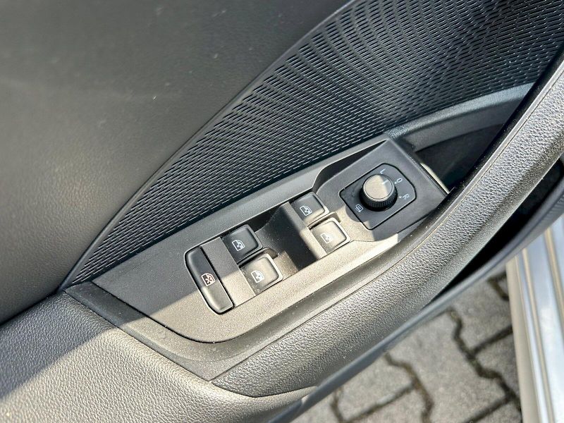 Škoda Octavia (2022) 2.0 TDI 85kW Ambition Combi - fotka 8 z 23
