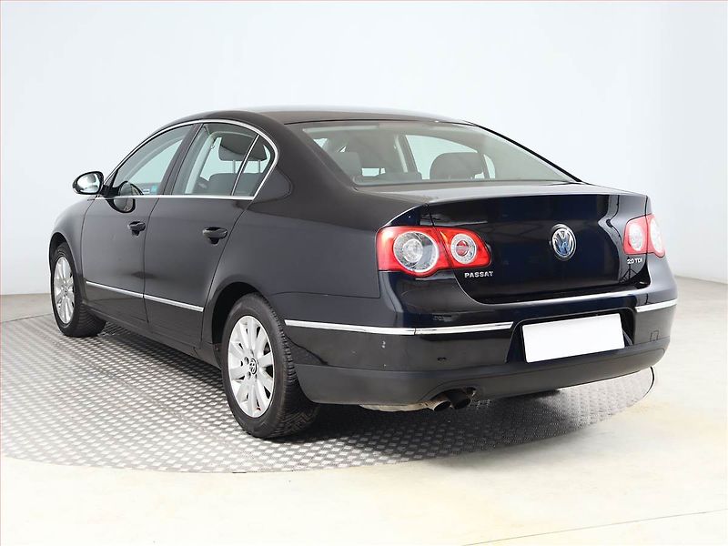 Volkswagen Passat (2008) Comfortline 2.0 TDI - fotka 4 z 14