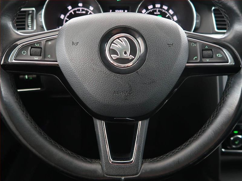 Škoda Superb (2013) Elegance 3.6 FSI V6, 4X4 - fotka 16 z 27