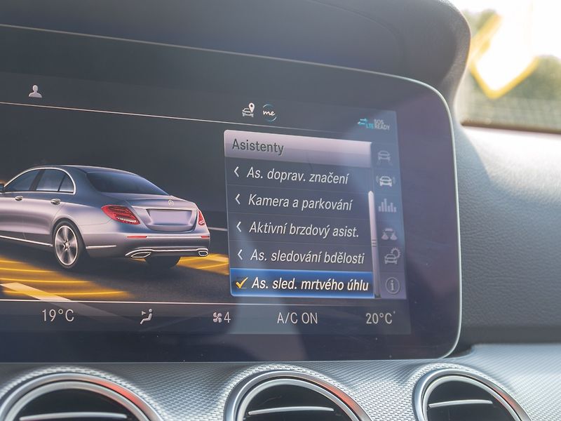 Mercedes-Benz Třídy E (2018) ČR 220CDI 143KW 4x4 – 2x PNEU - fotka 28 z 52