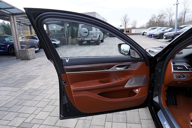 BMW Ostatní M760Li xDrive/6.6i/V12/590PS - fotka 13 z 47