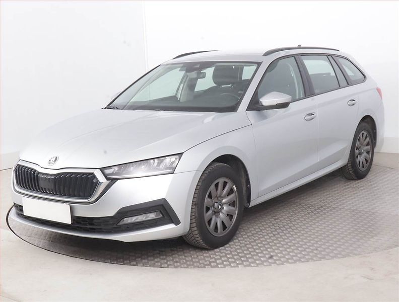 Škoda Octavia (2023) Ambition 2.0 TDI, ČR,1.maj - fotka 2 z 15