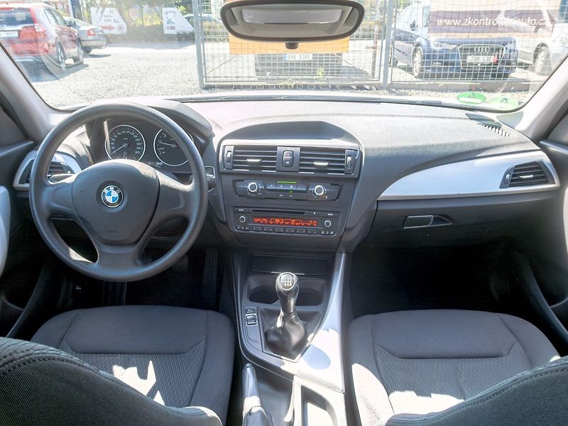 BMW Řada 1 (2013) 114i 75KW manuál - fotka 12 z 39