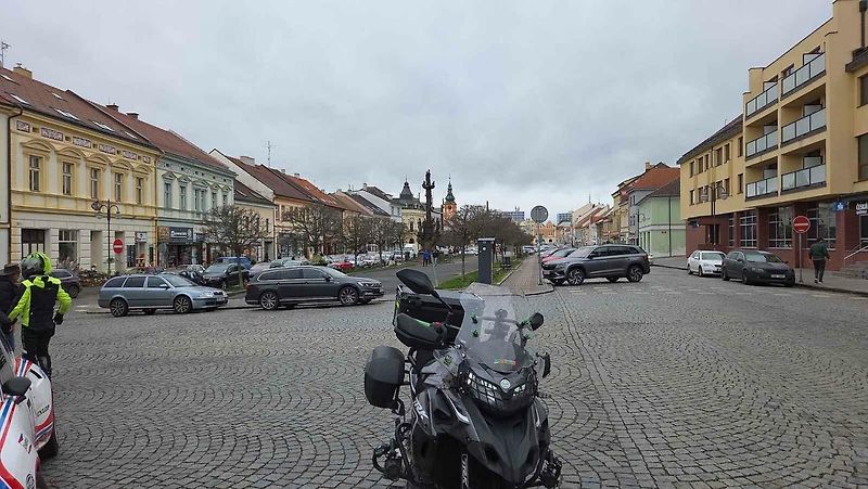Z jedenáctého ročníku srazu autoveteránů na Husově náměstí v Rakovníku. Foto: Karel Fiala