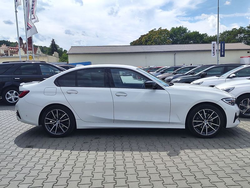 BMW Řada 3 2.0 320i/135kW Sport Line AT - fotka 4 z 29
