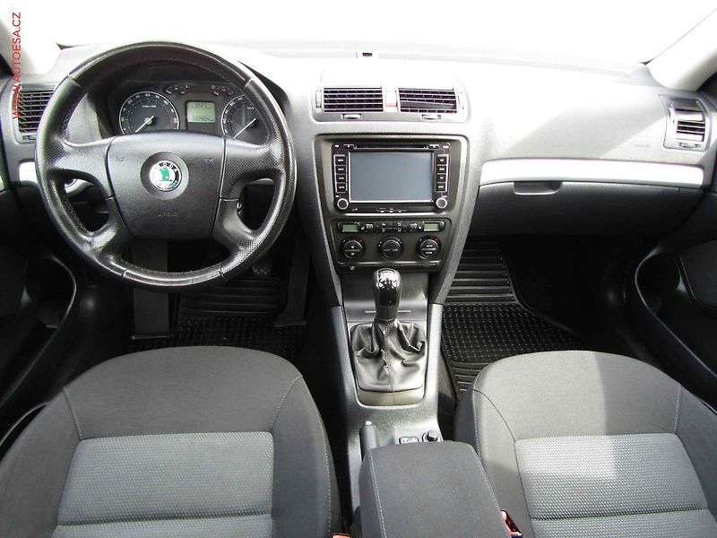 Škoda Octavia (2007) 2.0TDi, AC, TZ, park.čidla - fotka 8 z 19