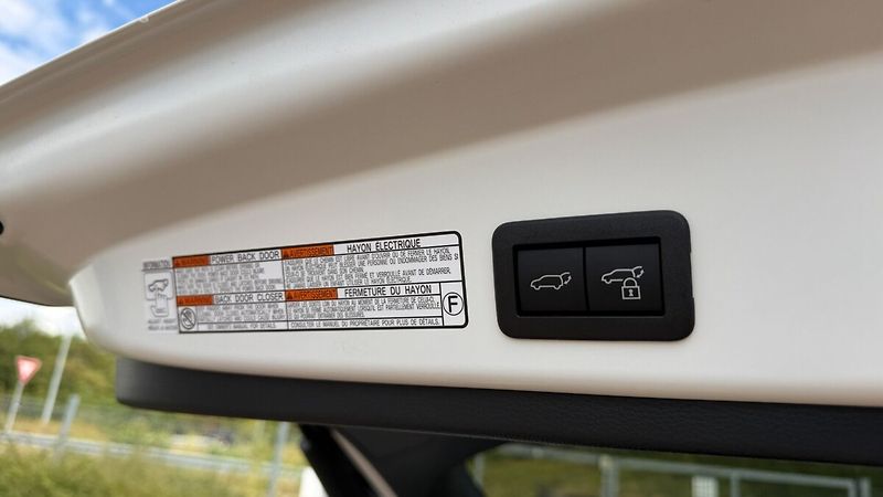 Toyota Corolla Cross 1.8. STYLE SKLADOVÝ VŮZ - fotka 9 z 26