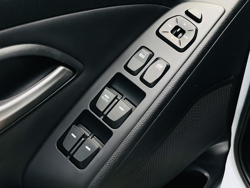 Hyundai ix35 2.0i 4x4 1MAJIITEL KAMER TAŽNÉ - fotka 33 z 46