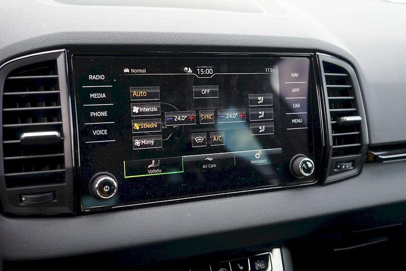 Škoda Karoq (2025) TSI 110 kW DSG Sportline - taž - fotka 19 z 33