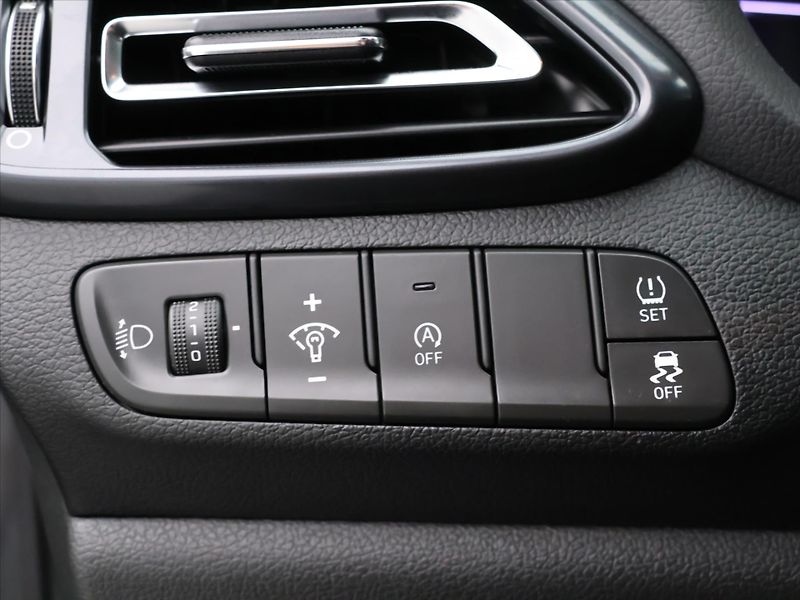 Hyundai i30 1,5 T-GDI N Line SmartKey CZ - fotka 12 z 31