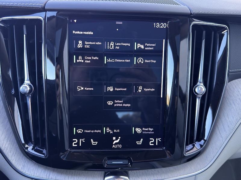 Volvo XC60 FWD B5/vzduch/4*klima/PANO/  - fotka 42 z 43