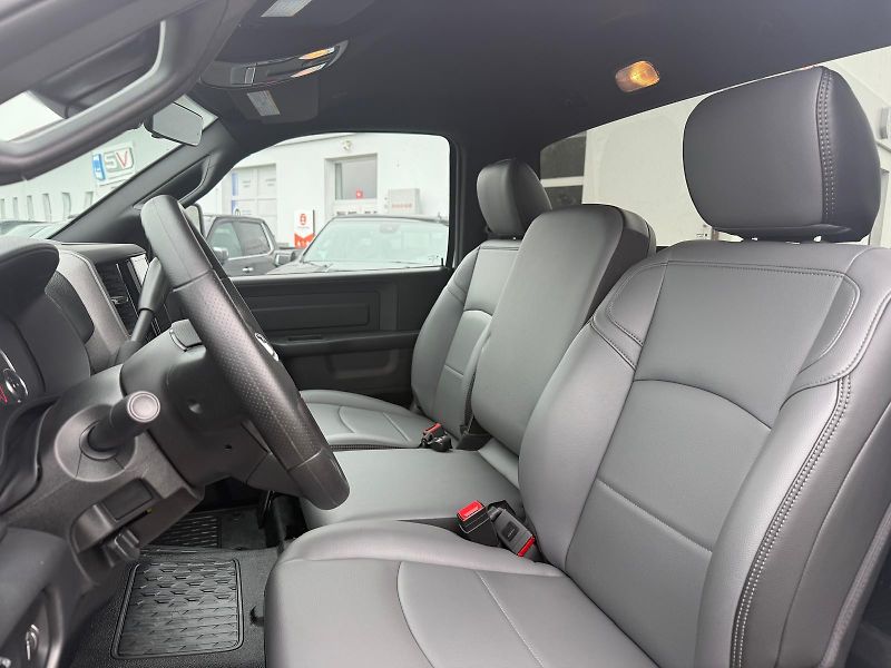 Dodge RAM (2025) 5500 Chassis Regular Cab - fotka 10 z 13