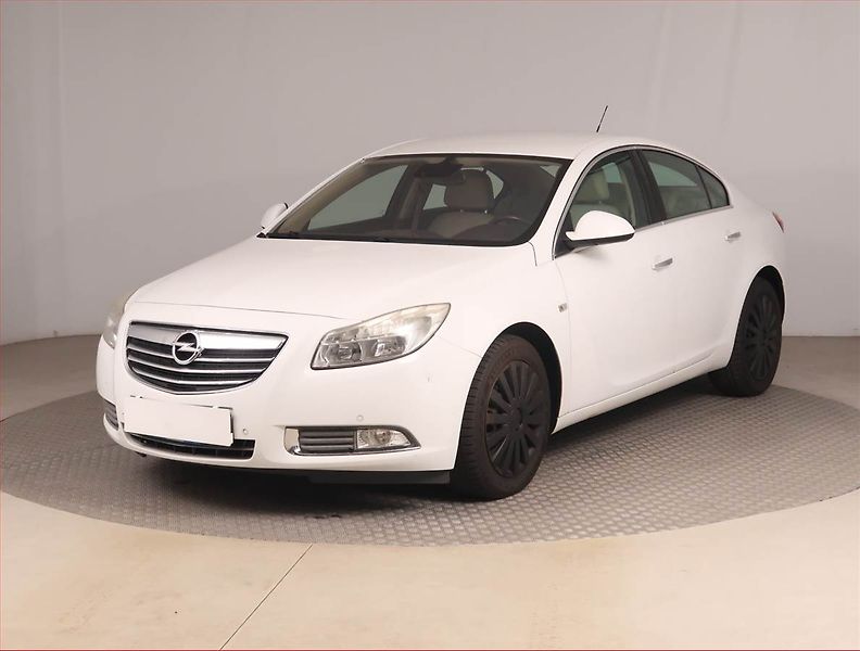 Opel Insignia (2010) 1.6 Turbo, Tempomat - fotka 2 z 13