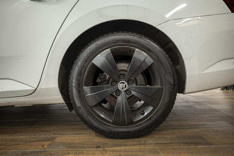 Škoda Superb 2.0 TDI 110 kW L&K - fotka 34 z 36