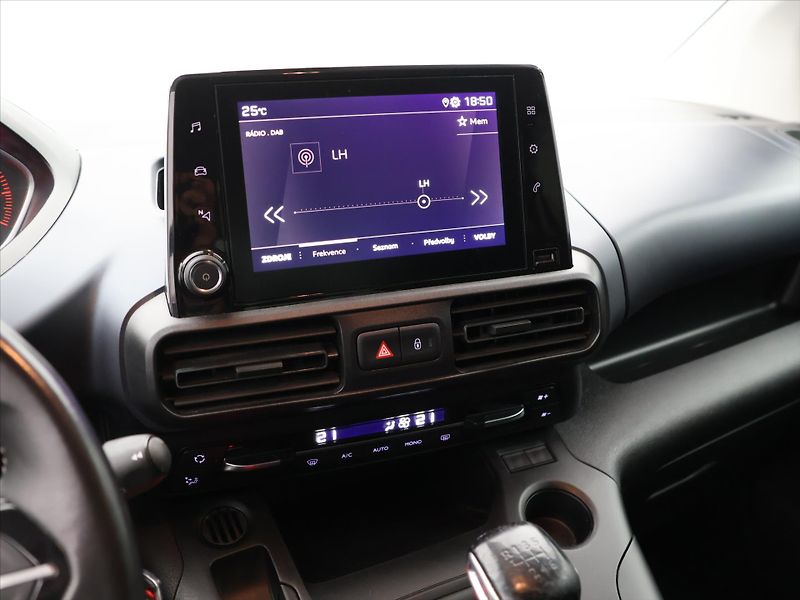 Peugeot Rifter 1,5 HDi 130k Allure tažné DPH - fotka 16 z 26