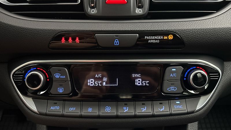 Hyundai i30 1.0 T-GDI Family Smart Kombi - fotka 13 z 24