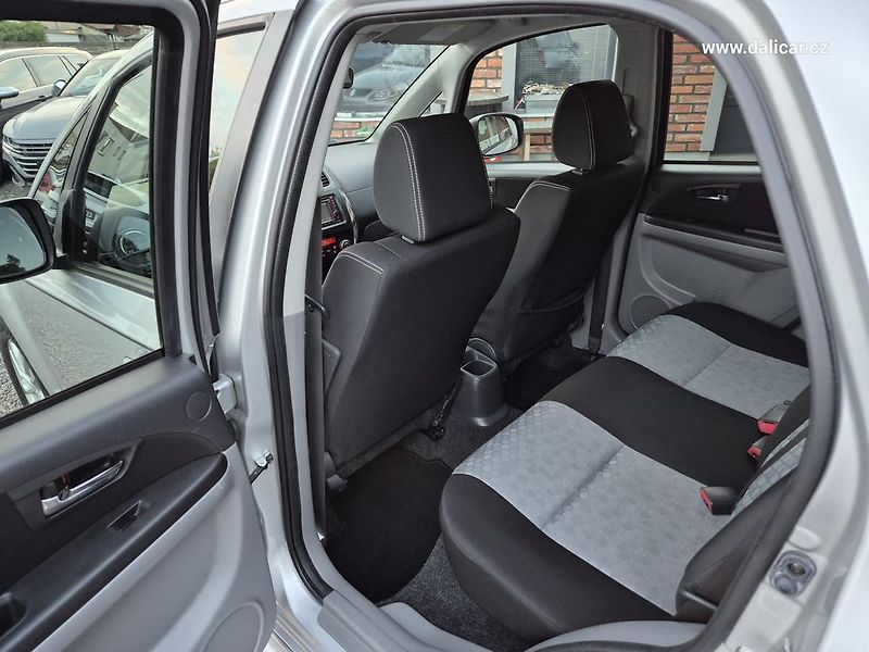 Suzuki SX4 (2013) 1.6VVT 88KW CITY + - fotka 38 z 53