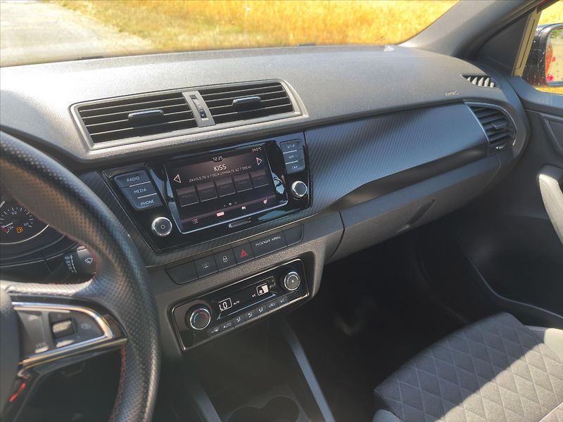 Škoda Fabia 1,0 TSI 81kW CZ Monte Carlo - fotka 23 z 36