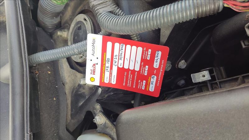 Toyota RAV4 2,2 D-4D 4x4 SOL PREMIUM - fotka 22 z 22