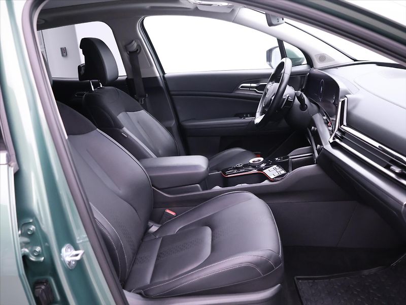 Kia Sportage 1,6 T-GDI 132 kW TOP Aut. Kůže - fotka 11 z 29