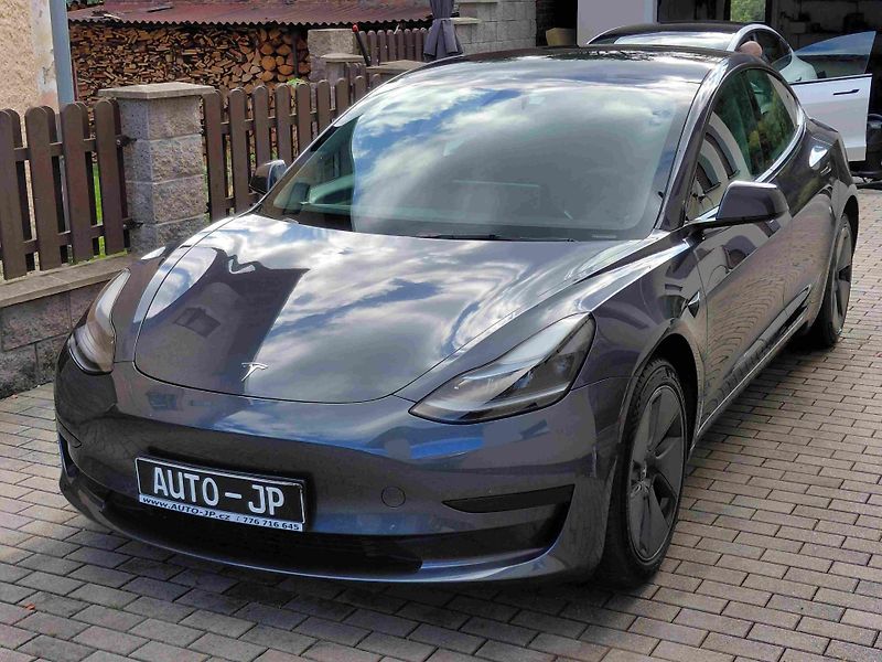 Tesla Model 3 RWD LED ACC 18ALU SOH 91,1% - fotka 6 z 19