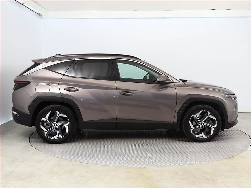 Hyundai Tucson (2022) 1.6 T-GDI PHEV - fotka 6 z 22