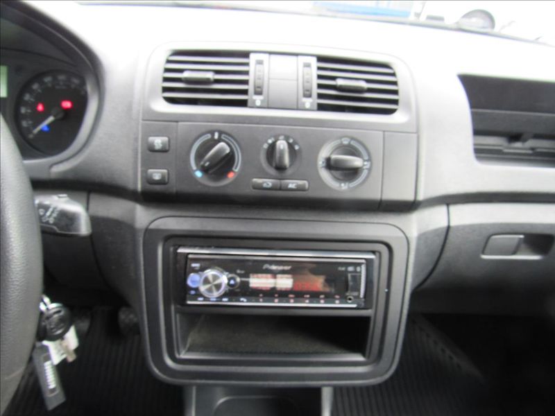 Škoda Fabia 1,2 i 44kW Active - fotka 15 z 28