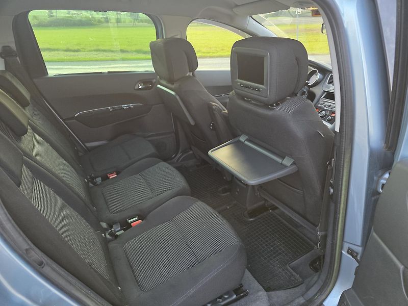 Peugeot 5008 (2011) HDI 2,0 110kw - fotka 5 z 6