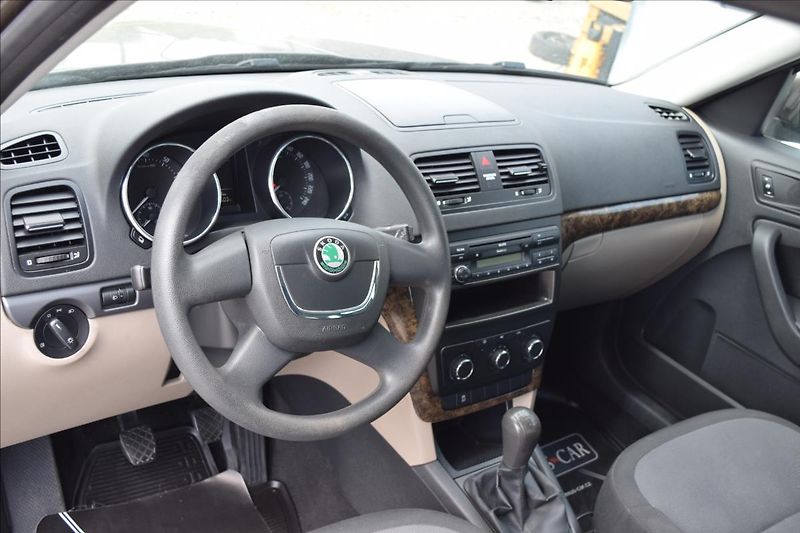 Škoda Yeti 1,2 TSI 77KW PO SERVISE - fotka 16 z 45