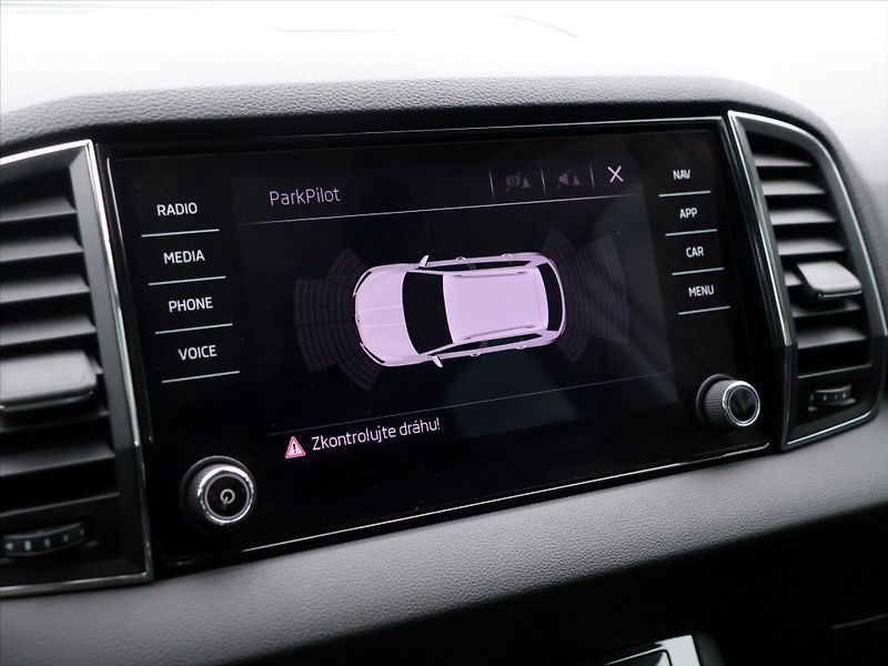 Škoda Karoq 1,6 TDI DSG Style Sport Navi - fotka 26 z 39