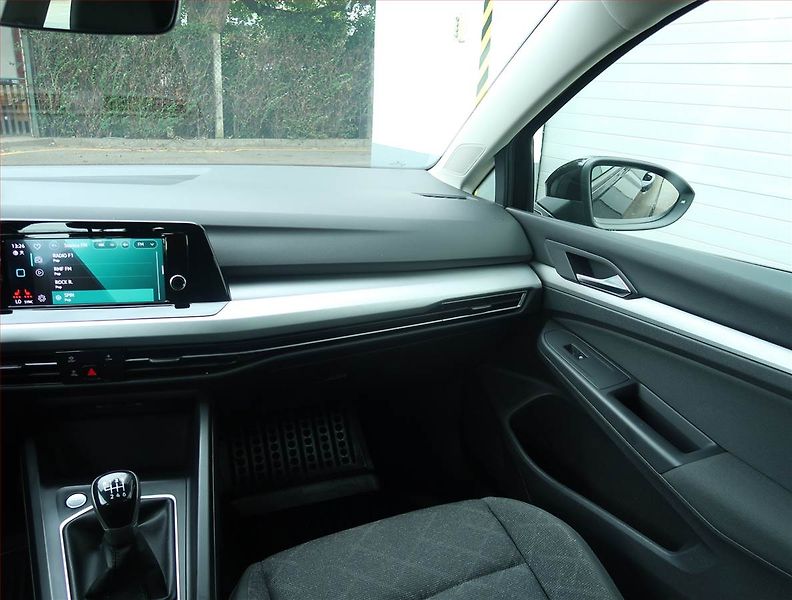 Volkswagen Golf (2021) Life 1.5 TSI, ČR,1.maj - fotka 8 z 22