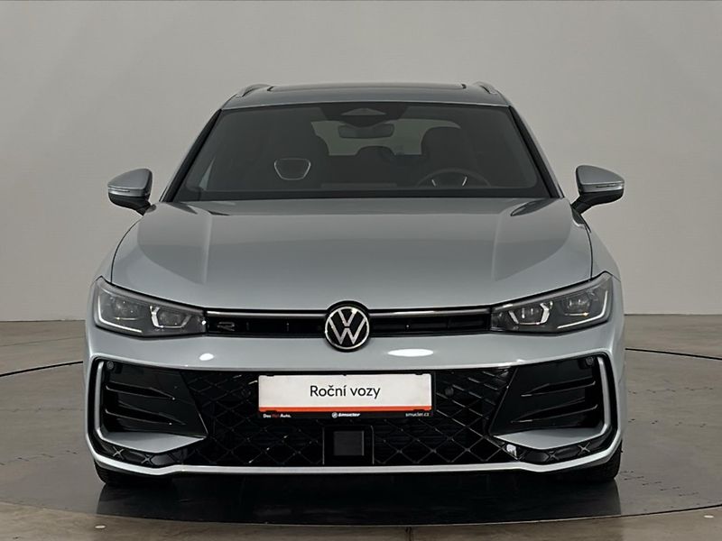 Volkswagen Passat R-Line People - fotka 4 z 31