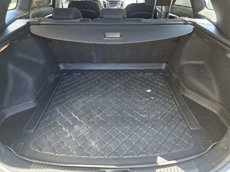 Hyundai i30 (2014) 1.6-NÍZKÉ KM-nová STK-CEBIA - fotka 10 z 16