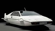 Lotus ve tvaru ponorky byl vydražen za v přepočtu 20 milionů korun. Musk si auto koupil z čistého sentimentu, kdy ještě jako malý v Jihoafrické republice sledoval právě ony staré bondovky.