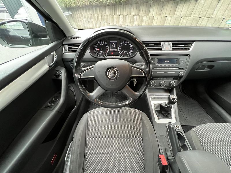 Škoda Octavia 2.0 TDi 110 kW SERVISKA - fotka 11 z 17