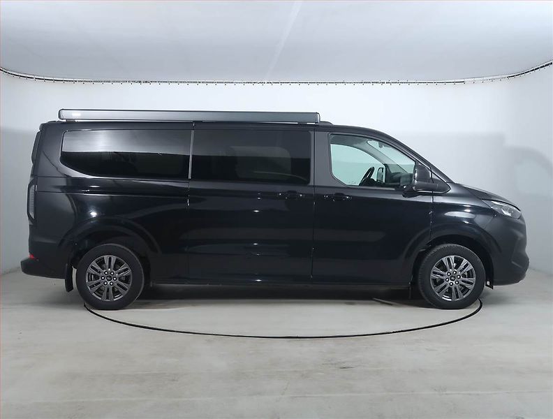 Ford Tourneo Custom (2024) Titanium 2.0 EcoBlue, ČR, 1Maj - fotka 6 z 21
