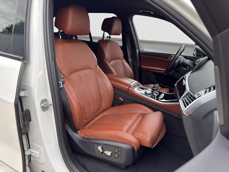 BMW X5 xDrive30d - fotka 14 z 21