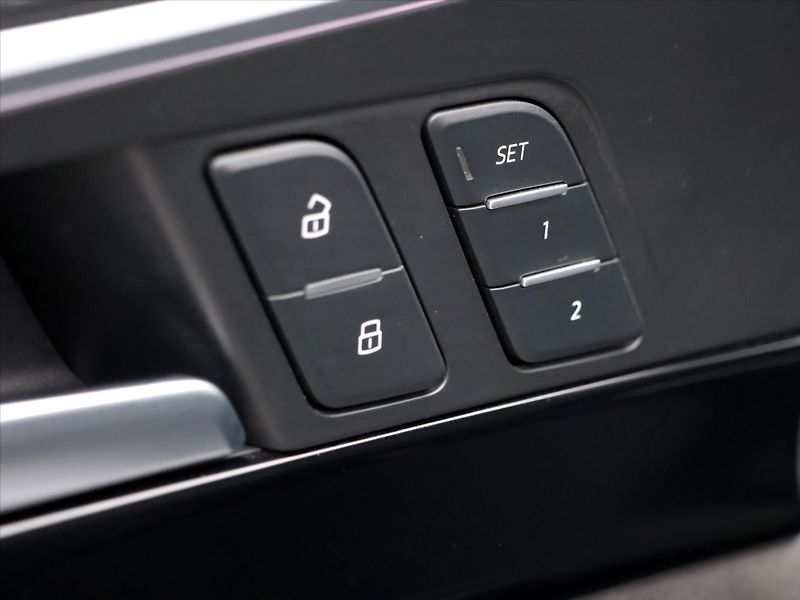 Audi A4 3,0 TDI 200kW quattro Navi - fotka 17 z 36
